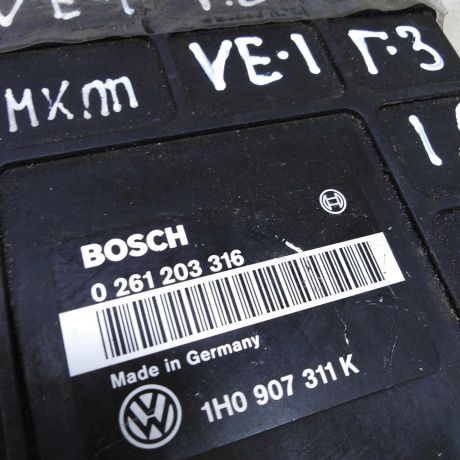 blok-upravleniia-dvigatelem-volkswagen-golf-3-art-75857-big-1