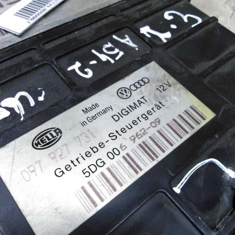 blok-upravleniia-akpp-audi-100-c4-art-76693-big-1