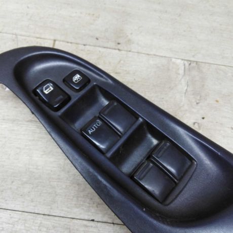 blok-upravleniia-steklopodieemnikami-nissan-almera-ii-n16-art-77462-big-0