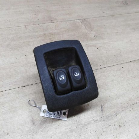 blok-upravleniia-elektrosteklopodieemnikami-renault-sandero-i-art-77989-big-0