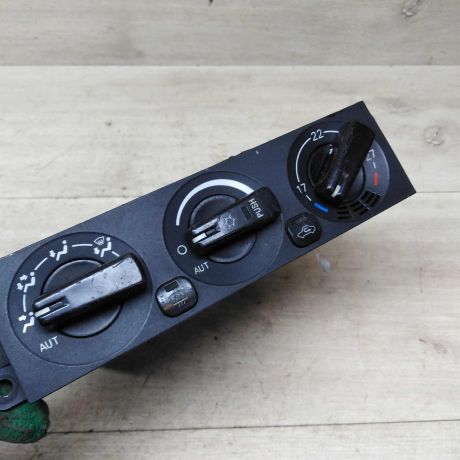 blok-upravleniia-peckoi-mitsubishi-carisma-i-liftbek-art-79424-big-3