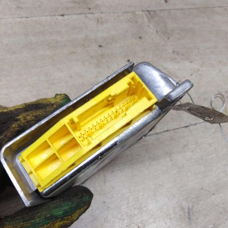 blok-upravleniia-airbag-kia-rio-i-restailing-art-82847-big-1