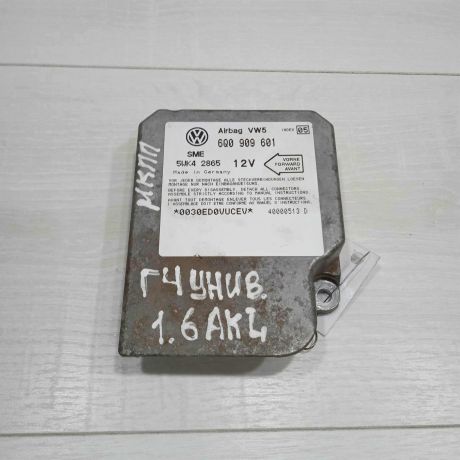 blok-upravleniia-airbag-poduskami-bezopasnosti-volkswagen-golf-4-volkswagen-bora-skoda-octavia-tour-audi-a3-art-83607-big-0
