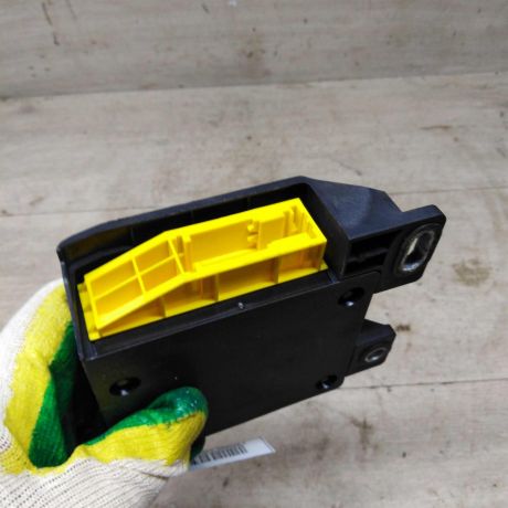 blok-upravleniia-airbag-poduskami-bezopasnosti-renault-logan-i-art-84458-big-1