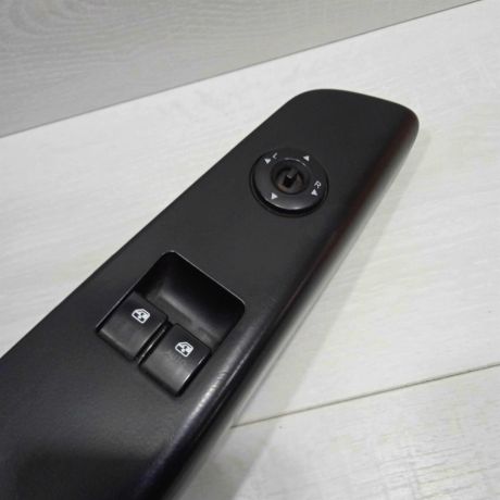 blok-upravleniia-steklopodieemnikami-kia-ceed-art-84622-big-1