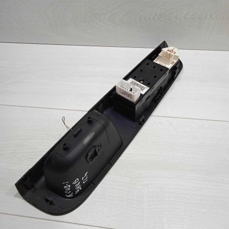 blok-upravleniia-steklopodieemnikami-kia-ceed-art-84622-big-3