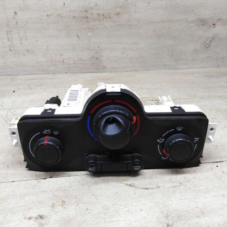 blok-upravleniia-peckoi-i-kondicionerom-renault-megane-ii-art-85297-big-0