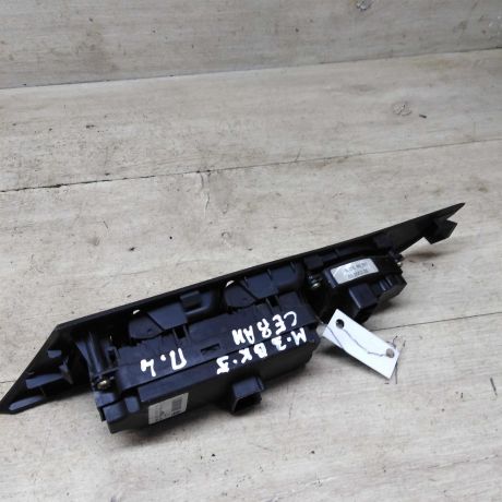blok-upravleniia-steklopodieemnikami-mazda-3-bk-art-85374-big-3