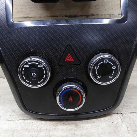 blok-upravleniia-peckoi-i-kondicionerom-ramka-magnitoly-geely-lc-panda-cross-art-85467-big-6