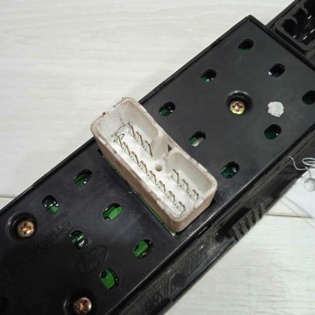 blok-upravleniia-steklopodieemnikami-hyundai-matrix-art-86646-big-3