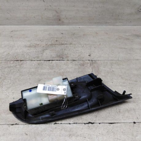 blok-upravleniia-steklopodieemnikom-perednii-levyi-nissan-almera-n16-art-86995-big-1