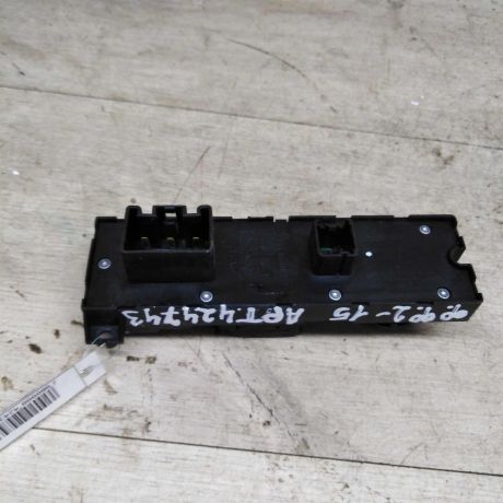 blok-upravleniia-steklopodieemnikami-ford-focus-ii-art-87519-big-3