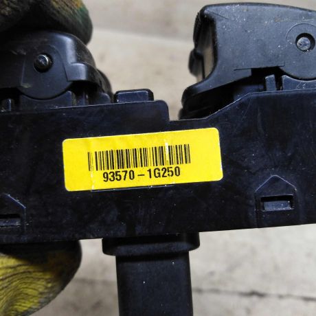 blok-upravleniia-steklopodieemnikami-kia-rio-ii-art-87691-big-2