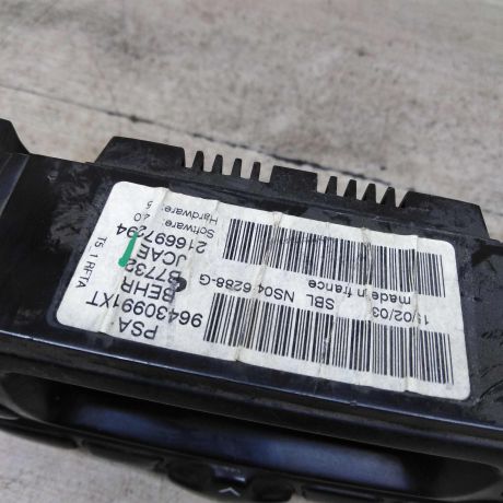 blok-upravleniia-peckoi-i-kondicionerom-peugeot-307-art-88333-big-4