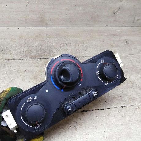 blok-upravleniia-peckoi-renault-megane-ii-ia2-art-89940-big-0