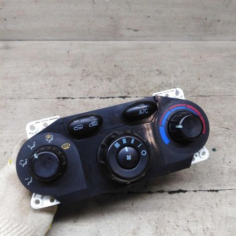 blok-upravleniia-peckoi-i-kondicionerom-hyundai-santa-fe-i-art-91952-big-0