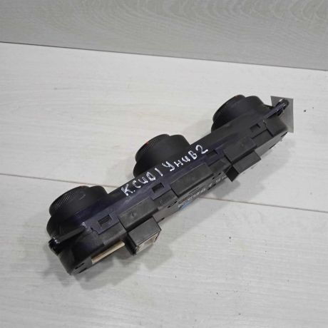 blok-upravleniia-peckoi-i-kondicionerom-kia-ceed-i-art-92549-big-1
