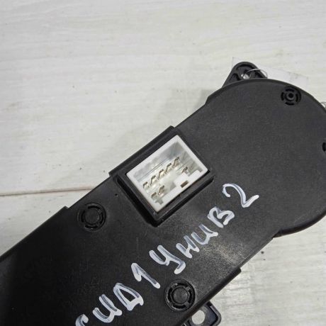 blok-upravleniia-peckoi-i-kondicionerom-kia-ceed-i-art-92549-big-6