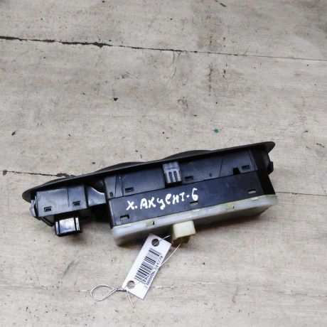 blok-upravleniia-steklopodieemnikami-hyundai-accent-ii-art-93669-big-1