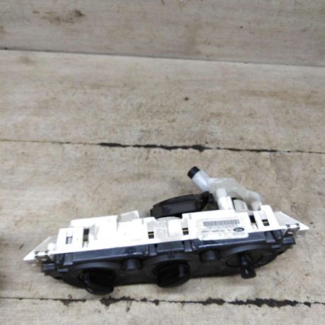 blok-upravleniia-peckoi-i-kondicionerom-ford-focus-2-dorestailing-art-96913-big-1