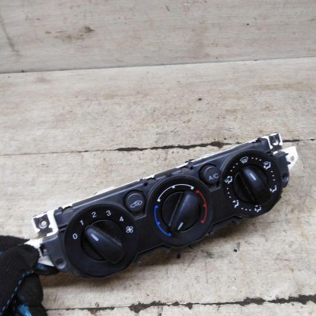 blok-upravleniia-peckoi-i-kondicionerom-ford-focus-2-dorestailing-art-96913-big-0