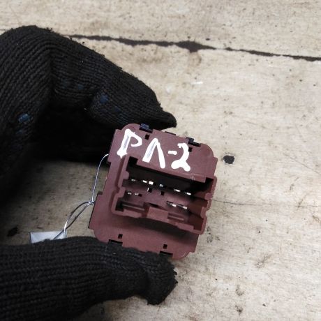 blok-upravleniia-steklopodieemnikami-renault-sandero-stepway-ii-renault-logan-2-renault-sandero-2-art-97271-big-3