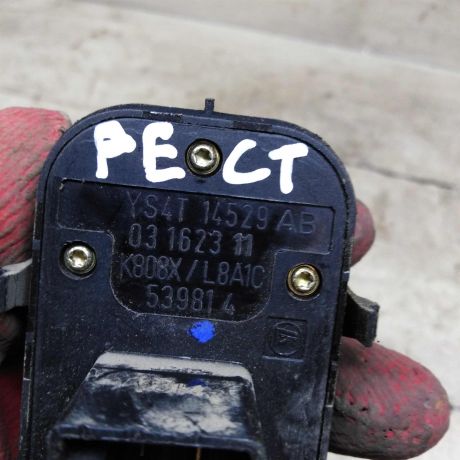 blok-upravleniia-steklopodieemnikami-ford-focus-i-art-98254-big-3