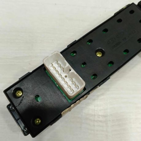 blok-upravleniia-steklopodieemnikami-hyundai-santa-fe-ii-art-98576-big-5