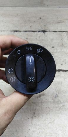 blok-upravleniia-svetom-volkswagen-jetta-vi-art-101166-big-0