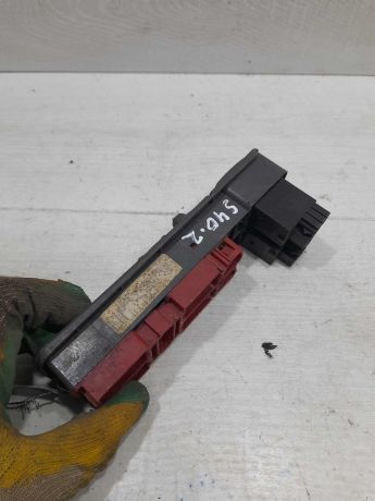 blok-upravleniia-steklopodieemnikami-volvo-s40-volvo-v40-art-101876-big-3
