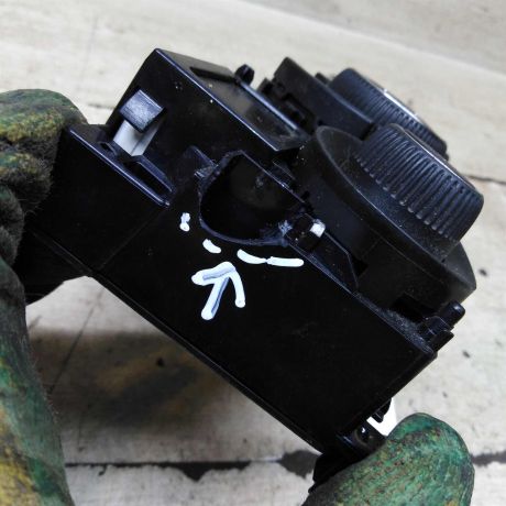 blok-upravleniia-peckoi-i-kondicionerom-peugeot-308-i-art-102156-big-4