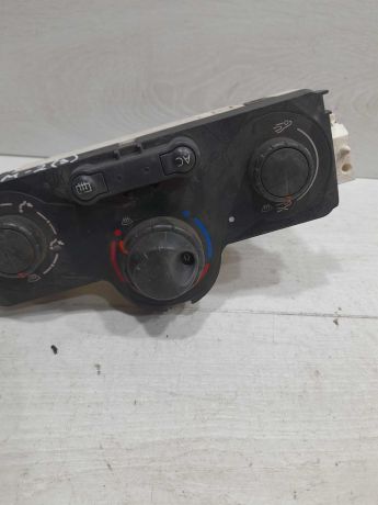 blok-upravleniia-peckoi-i-kondicionerom-renault-megane-ii-art-102455-big-4