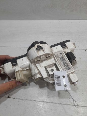 blok-upravleniia-peckoi-i-kondicionerom-renault-megane-ii-art-102455-big-1