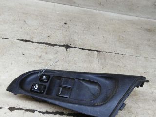 blok-upravleniia-steklopodieemnikami-nissan-almera-n16-art-103137