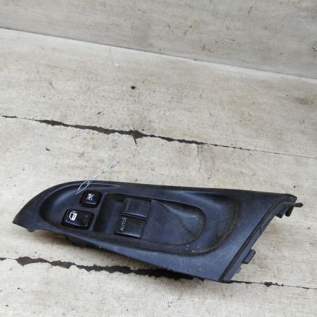 blok-upravleniia-steklopodieemnikami-nissan-almera-n16-art-103137-big-0
