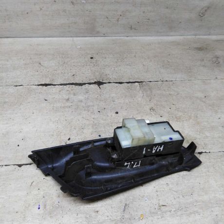 blok-upravleniia-steklopodieemnikami-nissan-almera-n16-art-103137-big-1