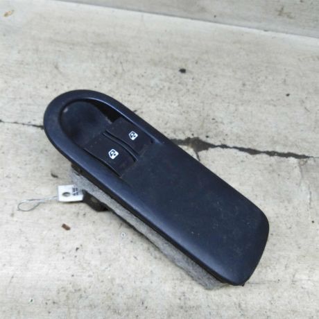 blok-upravleniia-steklopodieemnikami-renault-scenic-ii-art-103883-big-0