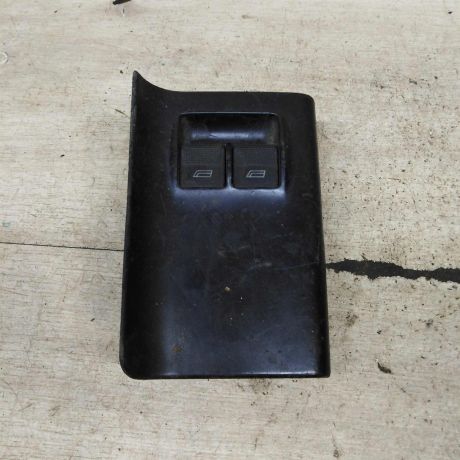 blok-upravleniia-steklopodieemnikami-audi-a4-b5-art-104098-big-0
