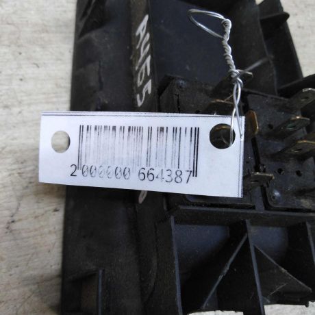 blok-upravleniia-steklopodieemnikami-audi-a4-b5-art-104098-big-1