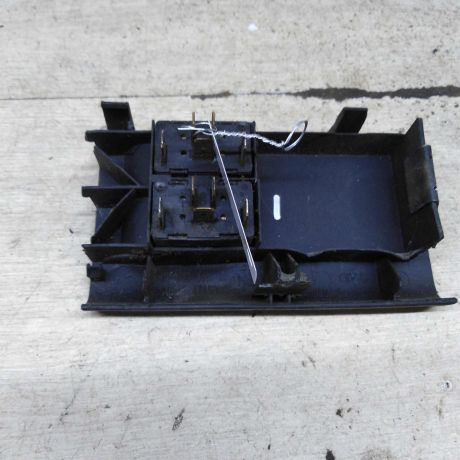 blok-upravleniia-steklopodieemnikami-audi-a4-b5-art-104098-big-2