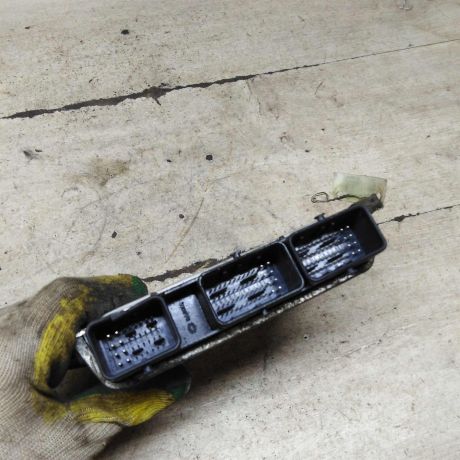 blok-upravleniia-dvigatelem-renault-megane-ii-renault-scenic-ii-art-104419-big-1