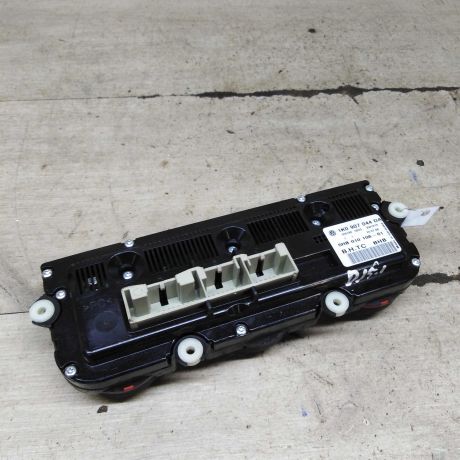 blok-upravleniia-peckoi-i-kondicionerom-volkswagen-jetta-5-art-105615-big-1