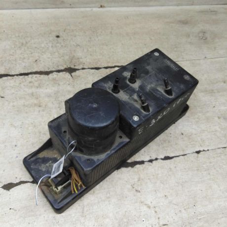 blok-upravleniia-centralnym-zamkom-mercedes-e-klass-w210-art-105900-big-0