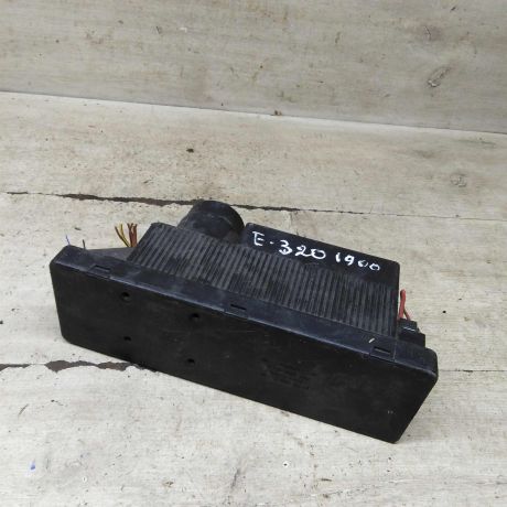 blok-upravleniia-centralnym-zamkom-mercedes-e-klass-w210-art-105900-big-1
