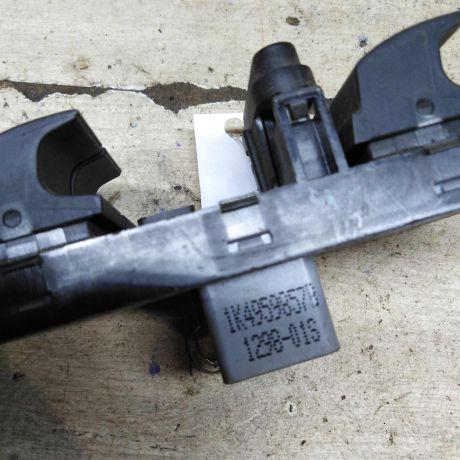 blok-upravleniia-steklopodieemnikami-volkswagen-jetta-5-art-105948-big-3