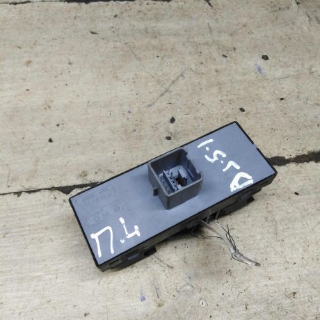 blok-upravleniia-steklopodieemnikami-volkswagen-jetta-5-art-105948-big-1