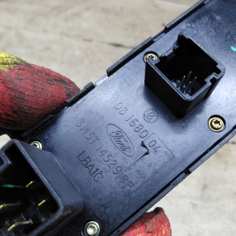 blok-upravleniia-steklopodieemnikami-ford-focus-2-art-106367-big-3