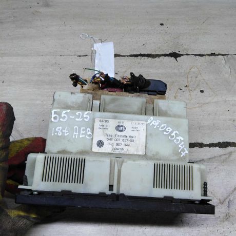 blok-upravleniia-peckoi-i-klimat-kontrolem-volkswagen-passat-b5-art-107278-big-3