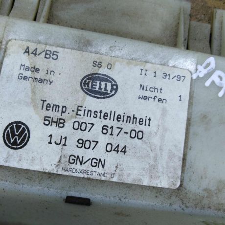 blok-upravleniia-peckoi-i-klimat-kontrolem-volkswagen-passat-b5-art-107278-big-4