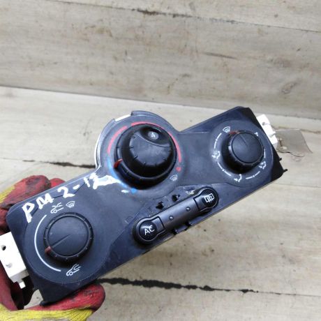 blok-upravleniia-peckoi-i-kondicionerom-renault-megane-ii-art-107664-big-0